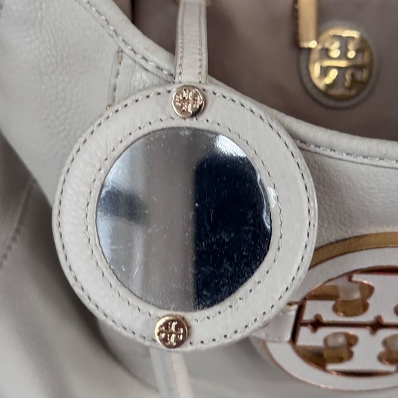 Tory Burch Amanda Shoulder Bag Ivory Cream Pebbled Leather 12โ/16โ - Picture 11 of 15